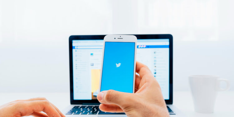 Cara Ampuh Kunci Akun Twitter di iPhone