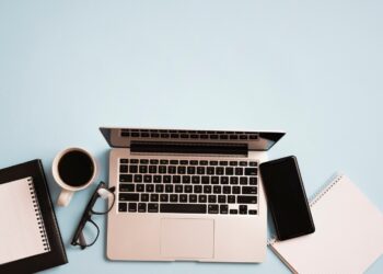 Cara Meredupkan Layar Komputer dan Laptop