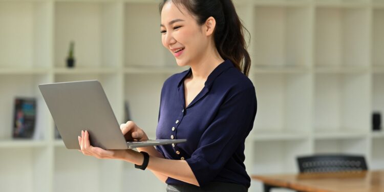 Cara Ngatasin WhatsApp yang Tiba-Tiba Keluar dan Minta Verifikasi