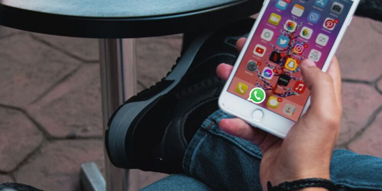 Cara Asyik Mengganti Home Screen WhatsApp dengan Tema dan Foto Sendiri