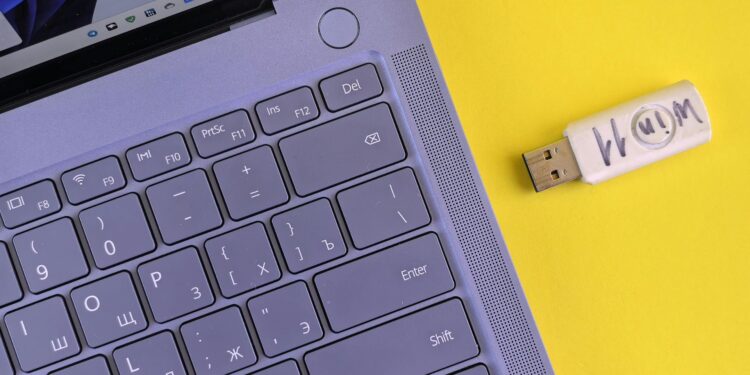 USB Lo Nggak Kedetect? Begini Cara Ngatasinnya!