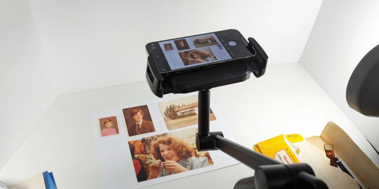 Cara Scan Foto Pakai HP Biar Jadi Digital, Gampang Banget!