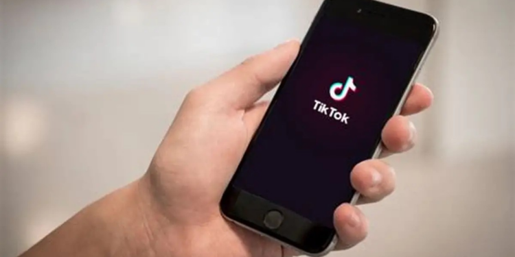 Cara Komentar di TikTok Pakai Foto, Biar Makin Seru Gaes!